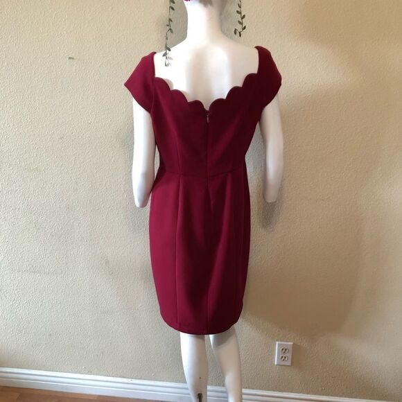 Herlyn Scallop Neck Sheath Dress Size Medium - Picture 4 of 8